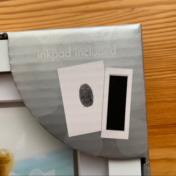 4/$20 Bed Bath & Beyond Wedding Thumbprint Frame - Picture 4 of 9